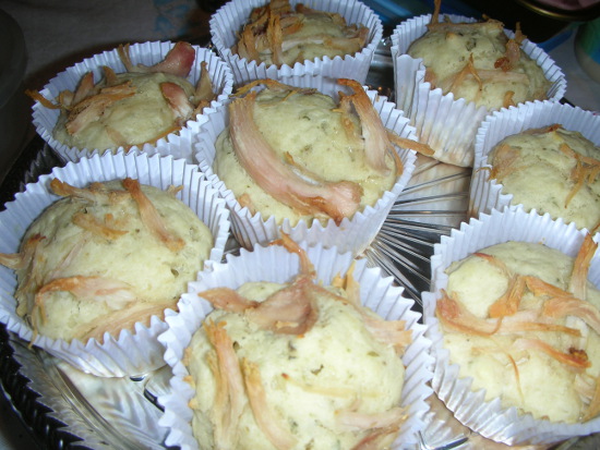 Muffins de parmesão com frango